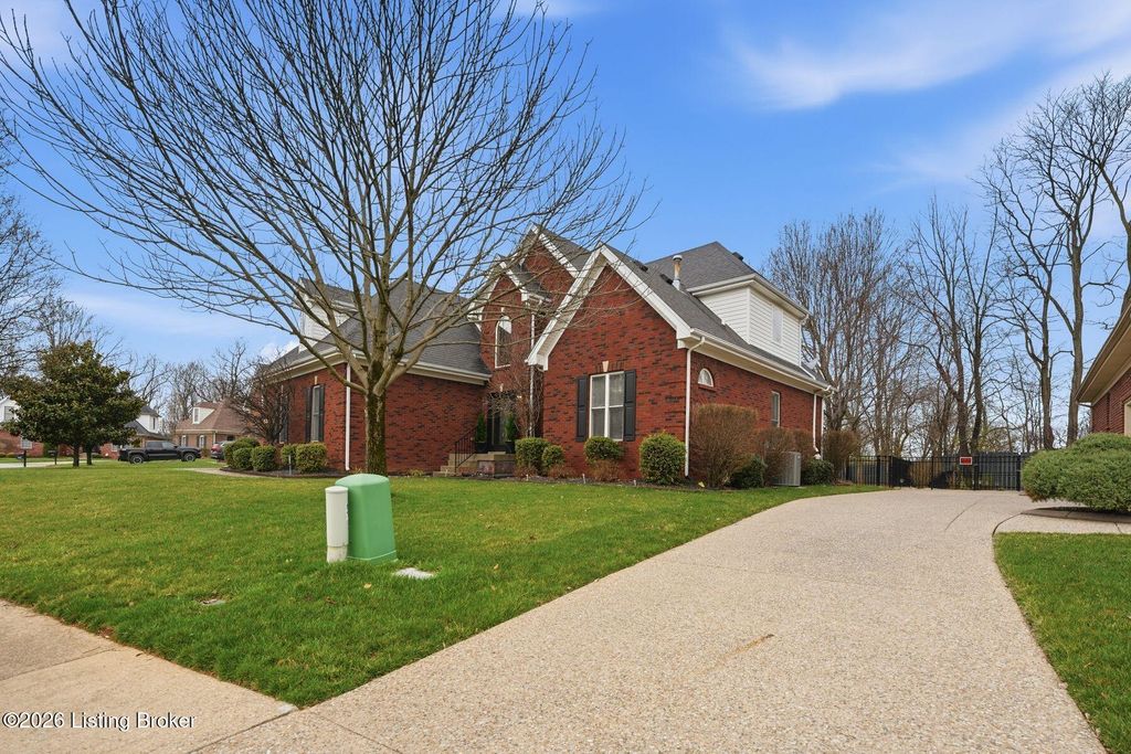 Photo of 4539 Cherry Forest Cir, Louisville, KY 40245 (MLS # 1711318)