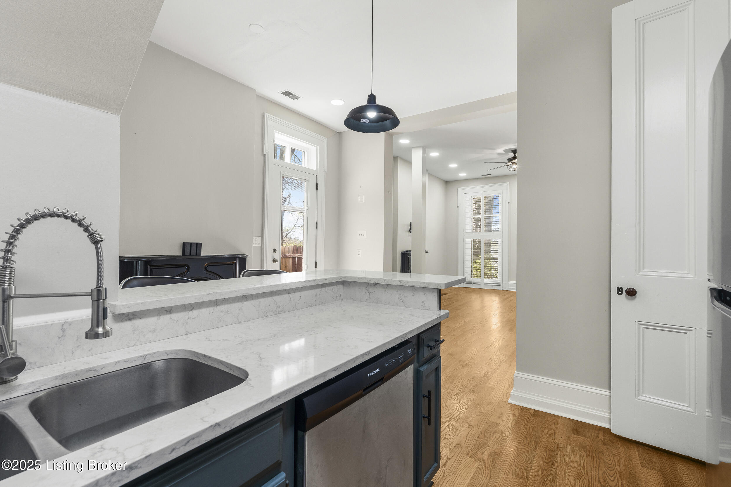 410 Pine St, Louisville, Kentucky image 17