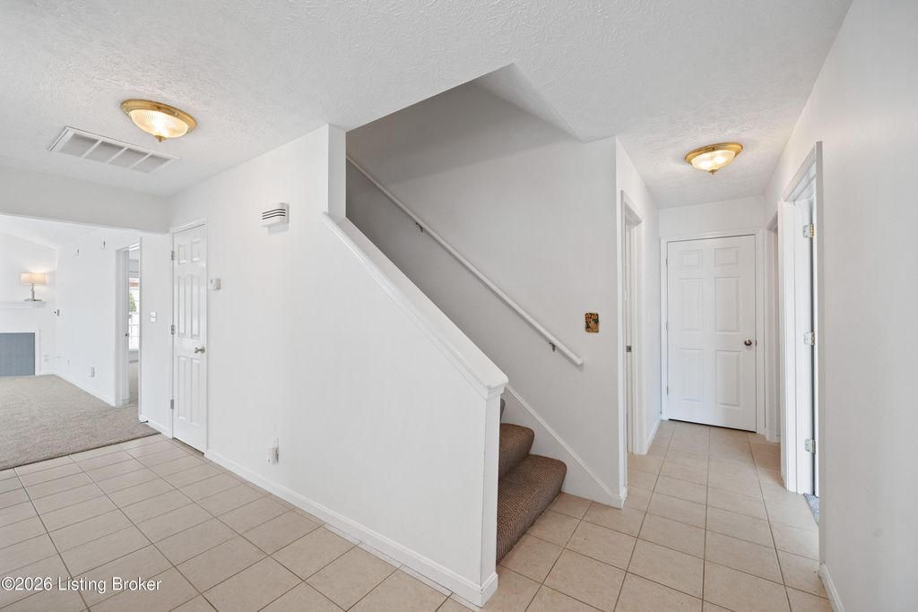 Photo of 10450 Monticello Forest Cir, Jeffersontown, KY 40299 (MLS # 1722994)