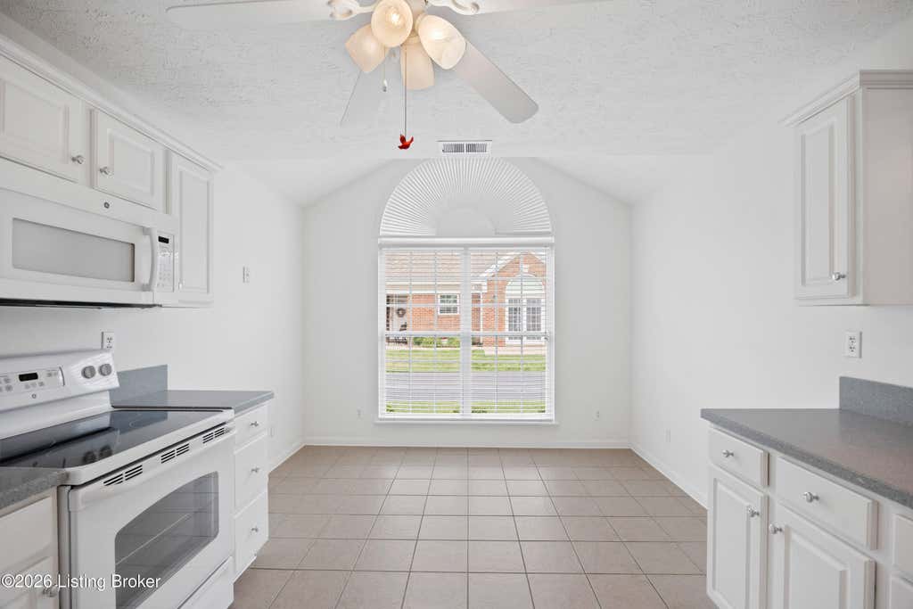 Photo of 10450 Monticello Forest Cir, Jeffersontown, KY 40299 (MLS # 1722994)