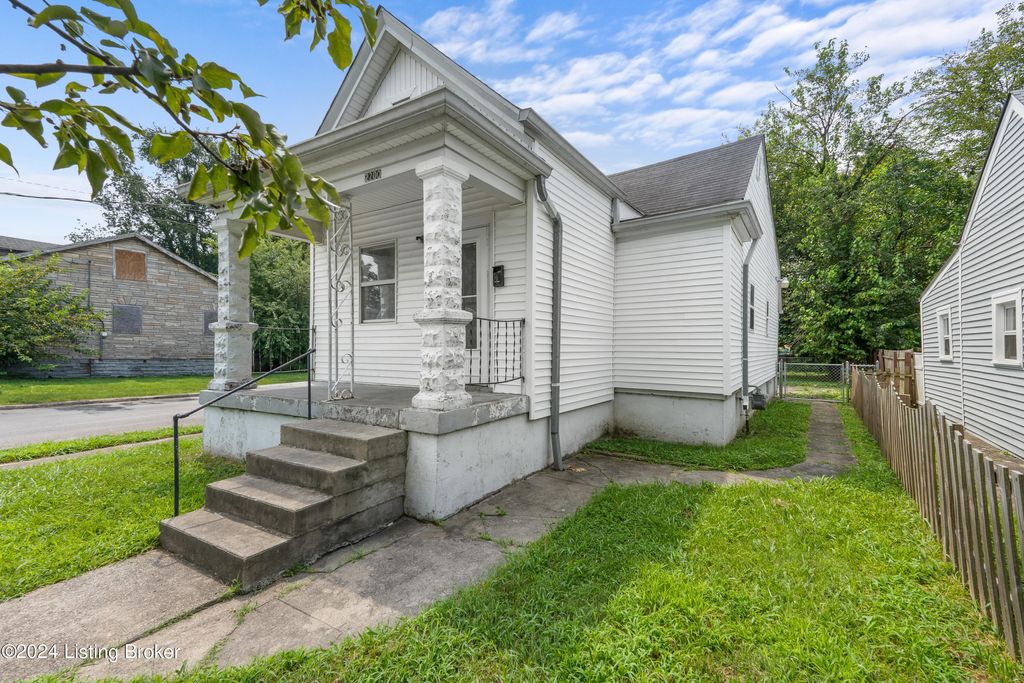 Photo of 2200 Saint Louis Ave, Louisville, KY 40210 (MLS # 1708153)