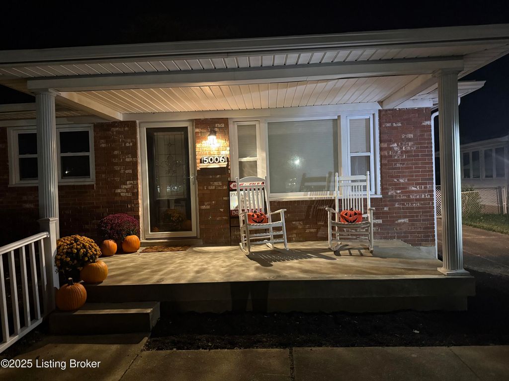 Photo of 5006 Tumeric Ln, Louisville, KY 40258 (MLS # 1709681)