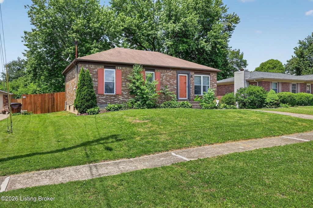 Photo of 11406 Angelina Rd, Louisville, KY 40229 (MLS # 1717190)