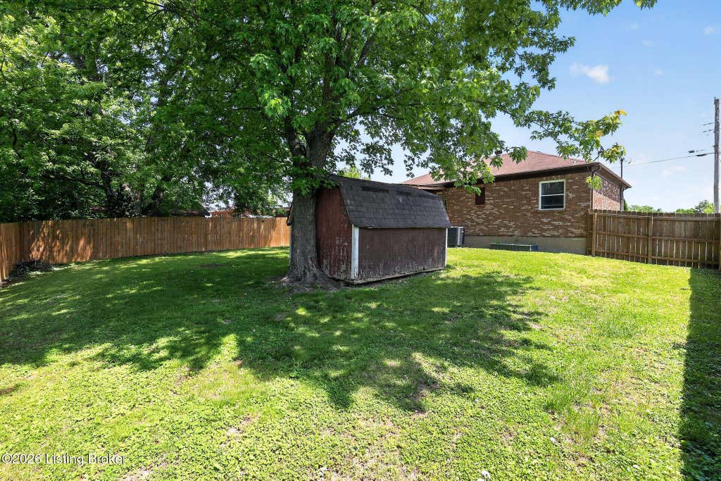 Photo of 11406 Angelina Rd, Louisville, KY 40229 (MLS # 1717190)