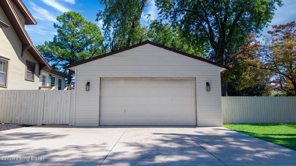 Photo of 1424 Cardinal Dr, Louisville, KY 40213 (MLS # 1729268)