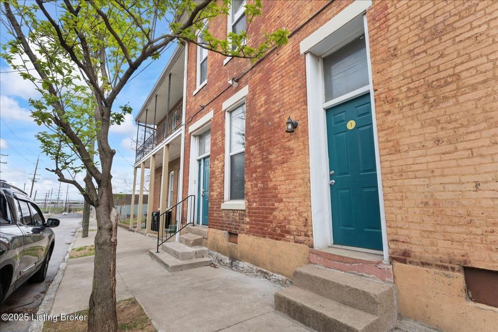 Photo of 901 Franklin St, Louisville, KY 40206 (MLS # 1700142)