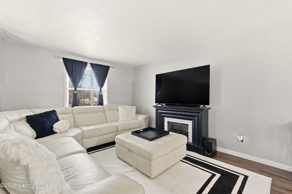 Photo of 4705 Arroyo Trail, Louisville, KY 40229 (MLS # 1712063)