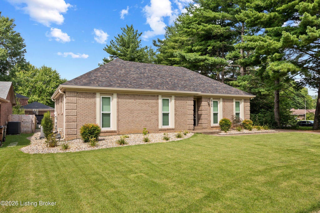 Photo of 4702 Lowe Rd, Louisville, KY 40220 (MLS # 1722760)
