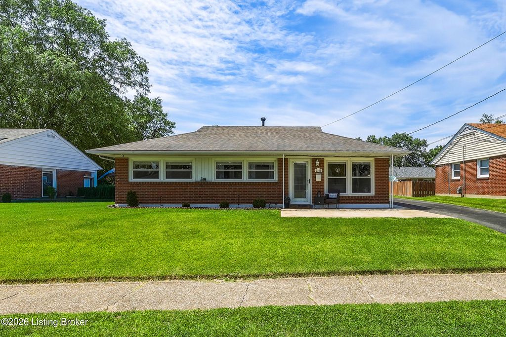 Photo of 2109 Peabody Ln, Louisville, KY 40218 (MLS # 1716751)