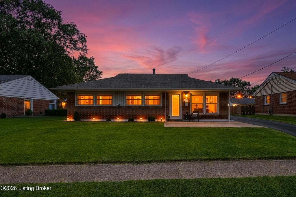 Photo of 2109 Peabody Ln, Louisville, KY 40218 (MLS # 1716751)