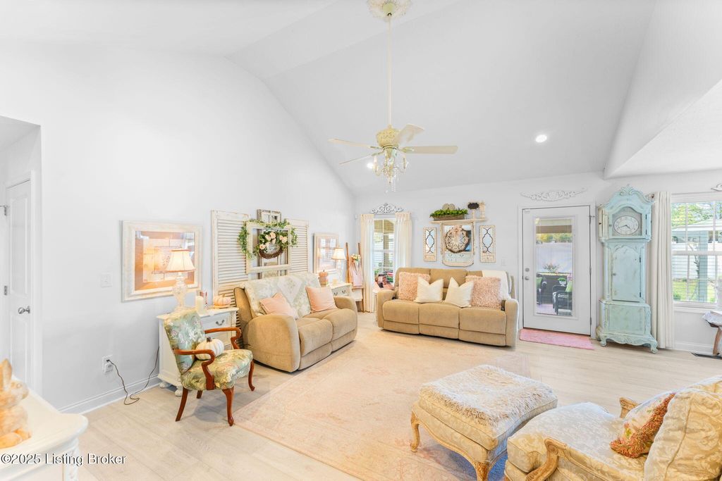 Photo of 37 Garden Way, Smiths Grove, KY 42171 (MLS # 1714245)