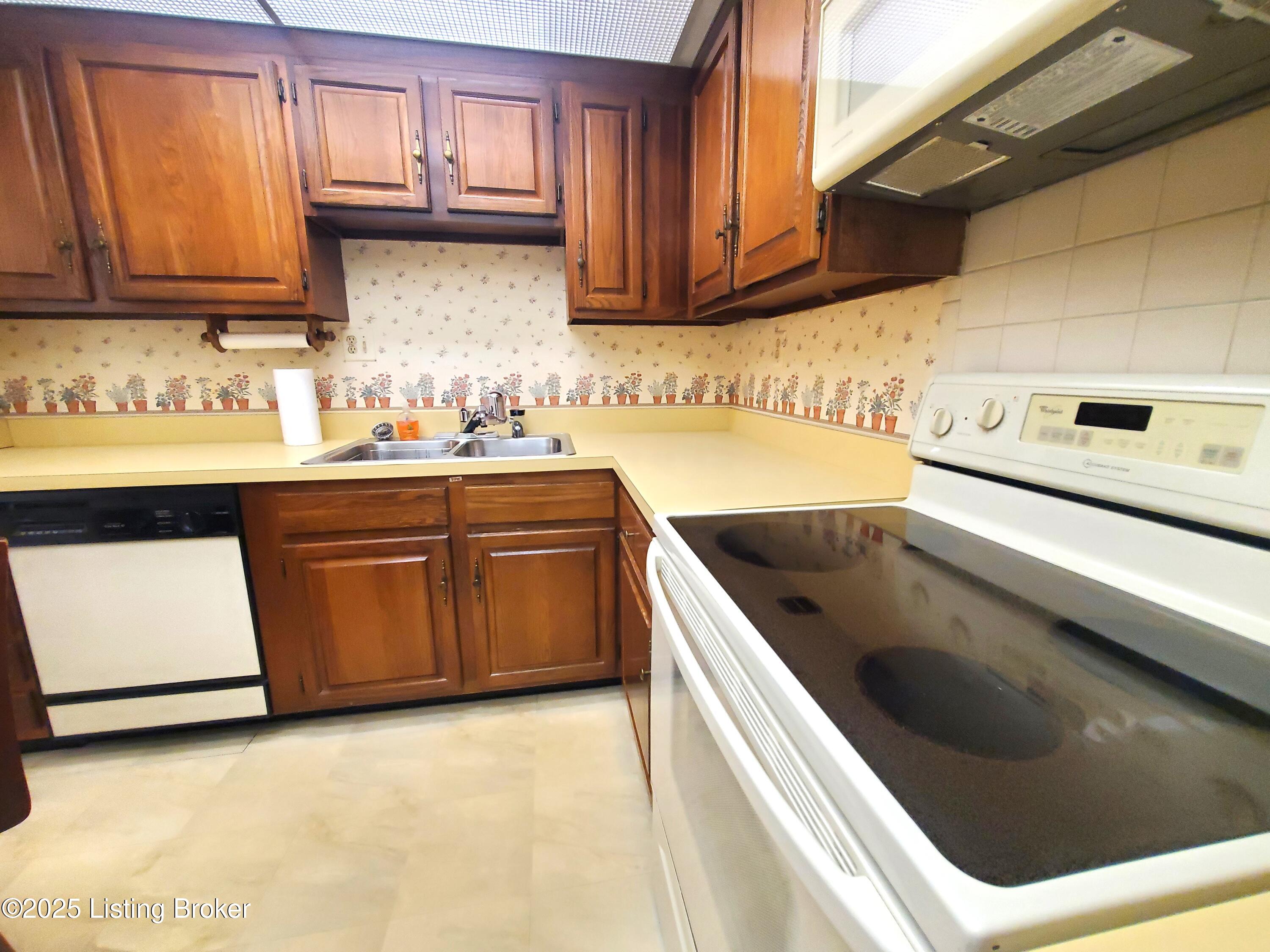 3030 Breckenridge Ln #318, Louisville, Kentucky image 12