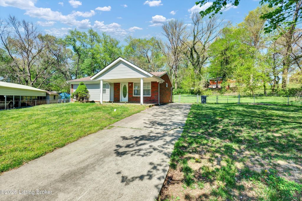 Photo of 4501 Paducah Ct, Louisville, KY 40272 (MLS # 1714233)