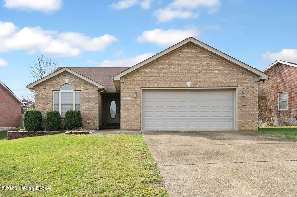 Photo of 319 Park Ridge Dr, Mt Washington, KY 40047 (MLS # 1706922)