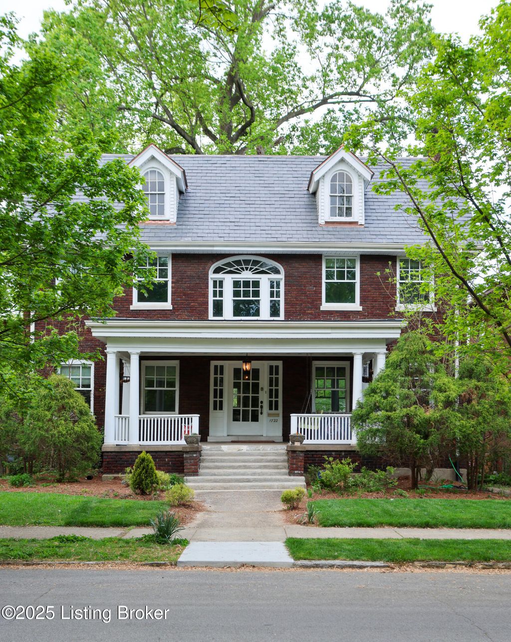 Photo of 1722 Windsor Pl, Louisville, KY 40204 (MLS # 1706160)