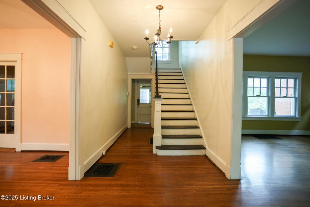 Photo of 1722 Windsor Pl, Louisville, KY 40204 (MLS # 1706160)