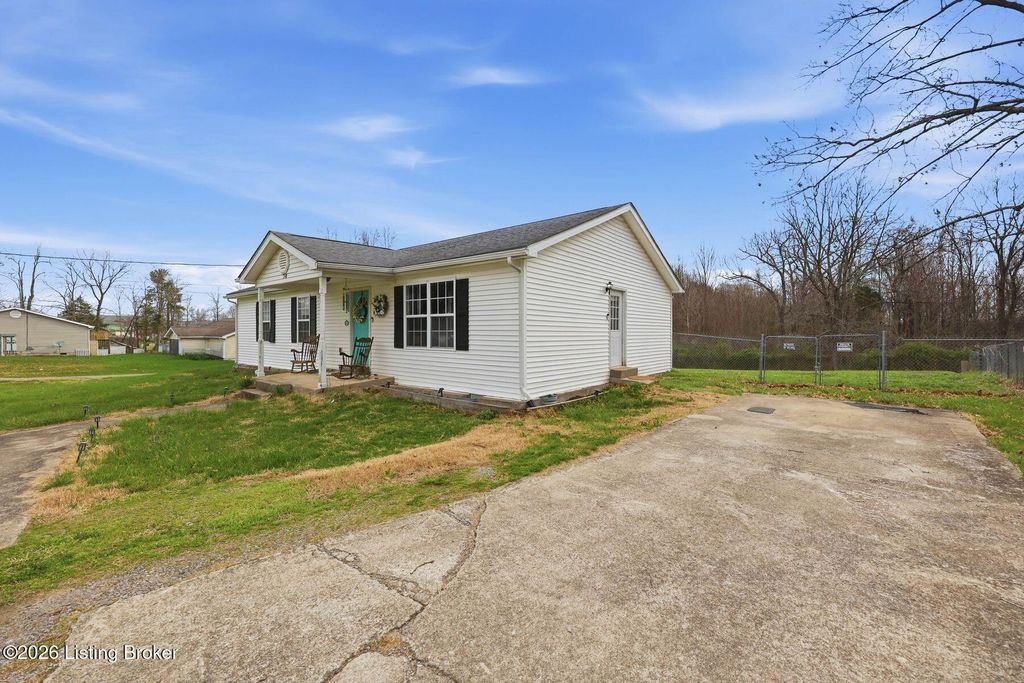 Photo of 1348 Jones St, Radcliff, KY 40160 (MLS # 1712314)