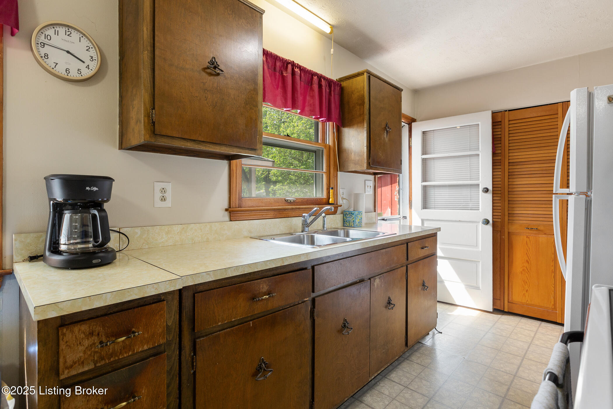 10108 Caven Ave, Louisville, Kentucky image 23