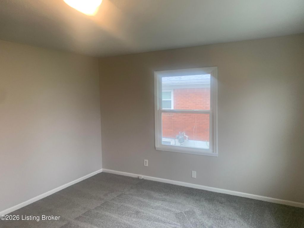 Photo of 6811 Creston Dr, Louisville, KY 40258 (MLS # 1712058)