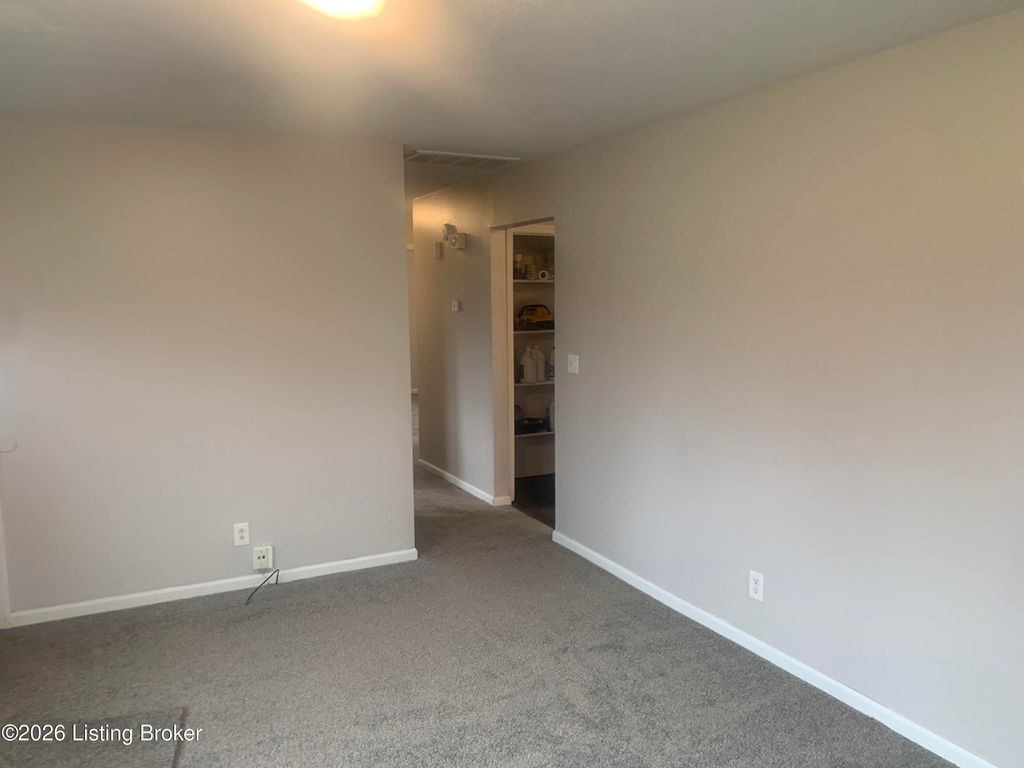 Photo of 6811 Creston Dr, Louisville, KY 40258 (MLS # 1712058)