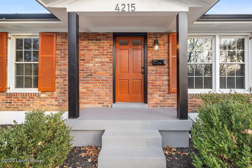 Photo of 4215 Buxton Dr, Louisville, KY 40218 (MLS # 1703504)