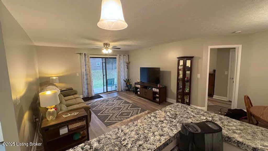 Photo of 3909 Yardley Ct #104, Louisville, KY 40299 (MLS # 1704192)