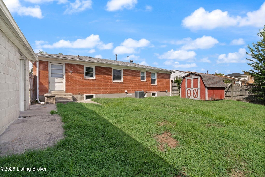 Photo of 7106 Sunny Vale Way, Louisville, KY 40272 (MLS # 1726993)