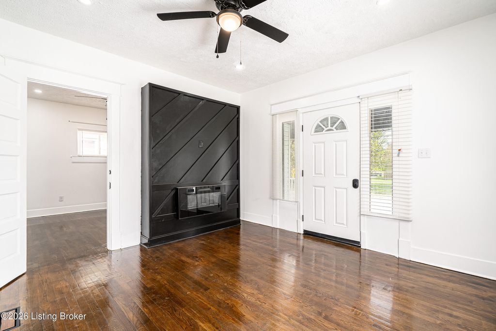 Photo of 1448 Catalpa St, Louisville, KY 40211 (MLS # 1713392)