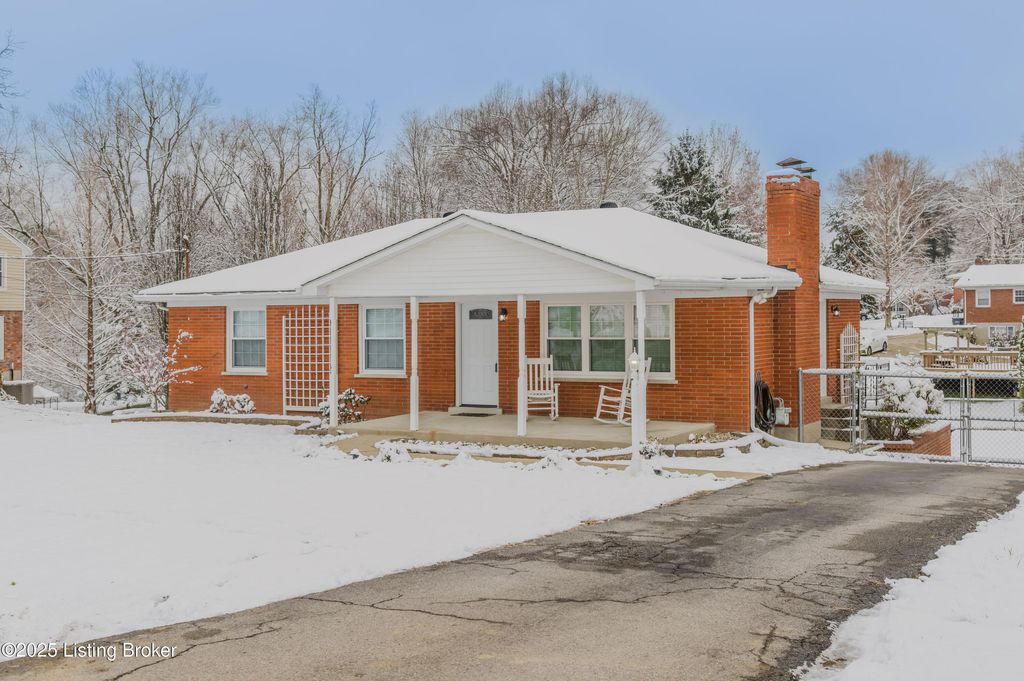 Photo of 10240 Dodge Ln, Louisville, KY 40272 (MLS # 1704782)