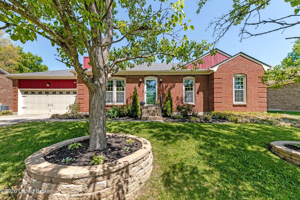 Photo of 1115 Cliffwood Dr, Goshen, KY 40026 (MLS # 1713882)