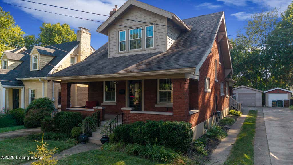 Photo of 208 Oxford Pl, Louisville, KY 40207 (MLS # 1725757)