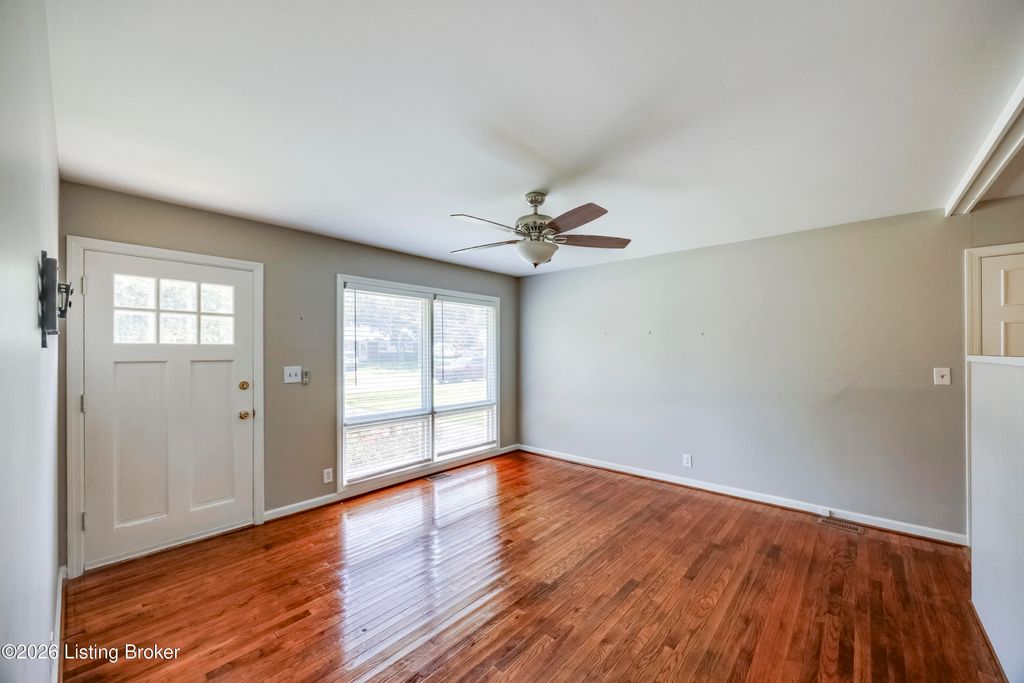 Photo of 2008 Dogoon Dr, Louisville, KY 40223 (MLS # 1722242)
