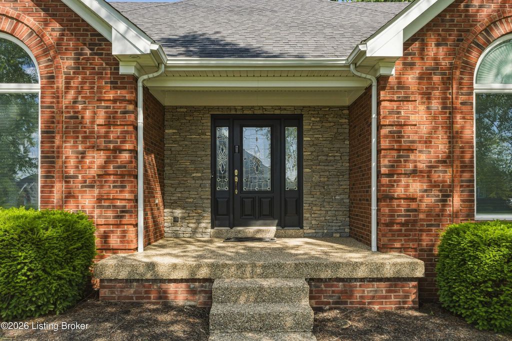 Photo of 7701 Kendrick Crossing Ln, Louisville, KY 40291 (MLS # 1717634)