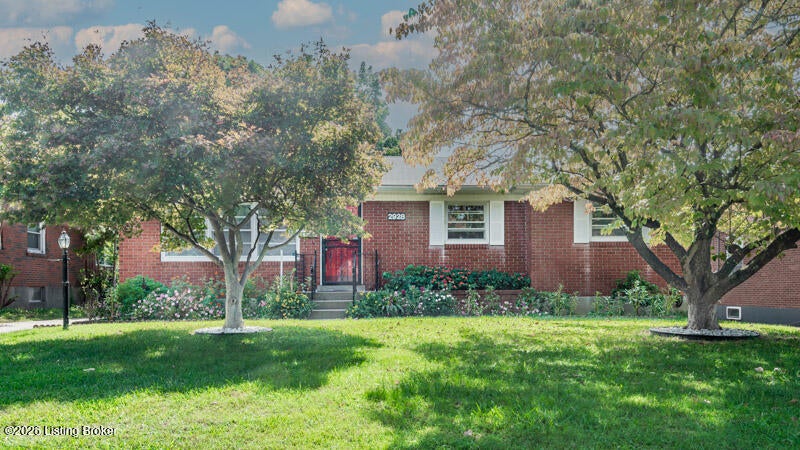 Photo of 2928 Klondike Ln, Louisville, KY 40218 (MLS # 1730219)