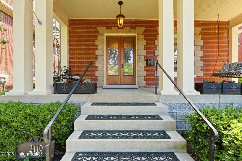 Photo of 2110 Bonnycastle Ave, Louisville, KY 40205 (MLS # 1720182)
