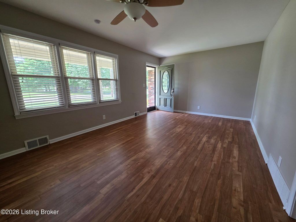 Photo of 309 E Grundy Ave, Springfield, KY 40069 (MLS # 1716977)