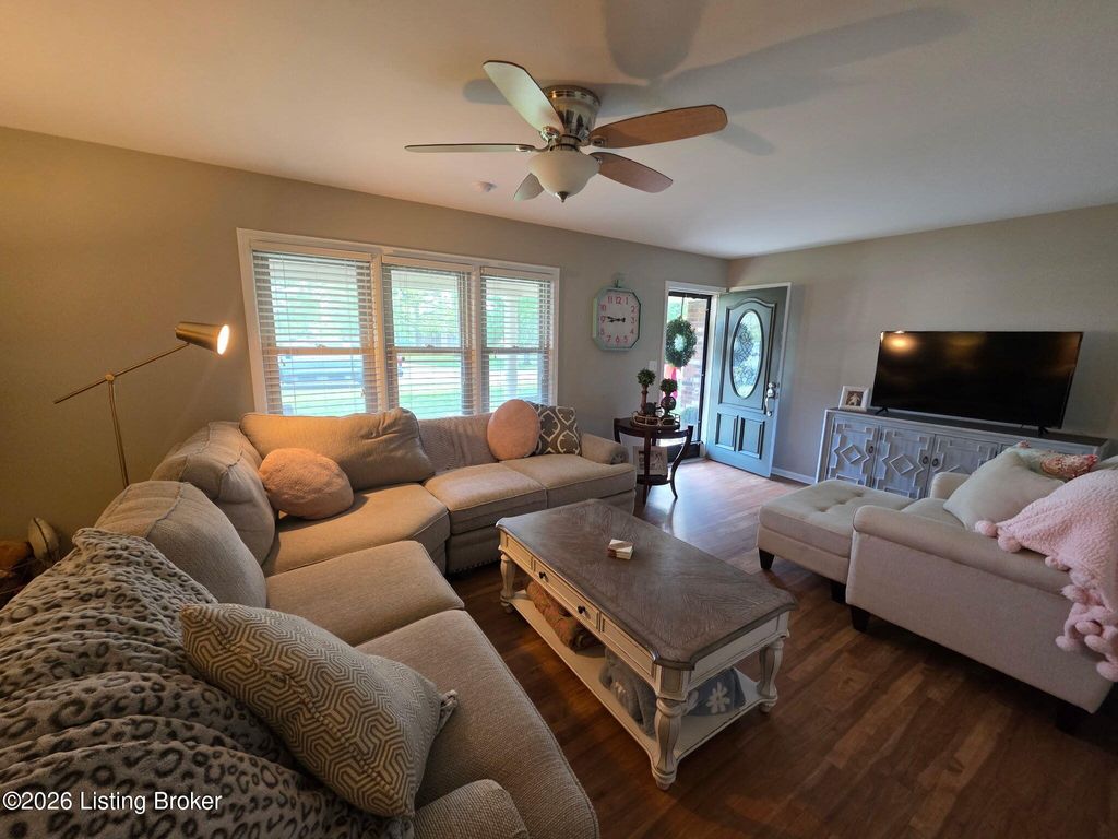 Photo of 309 E Grundy Ave, Springfield, KY 40069 (MLS # 1716977)