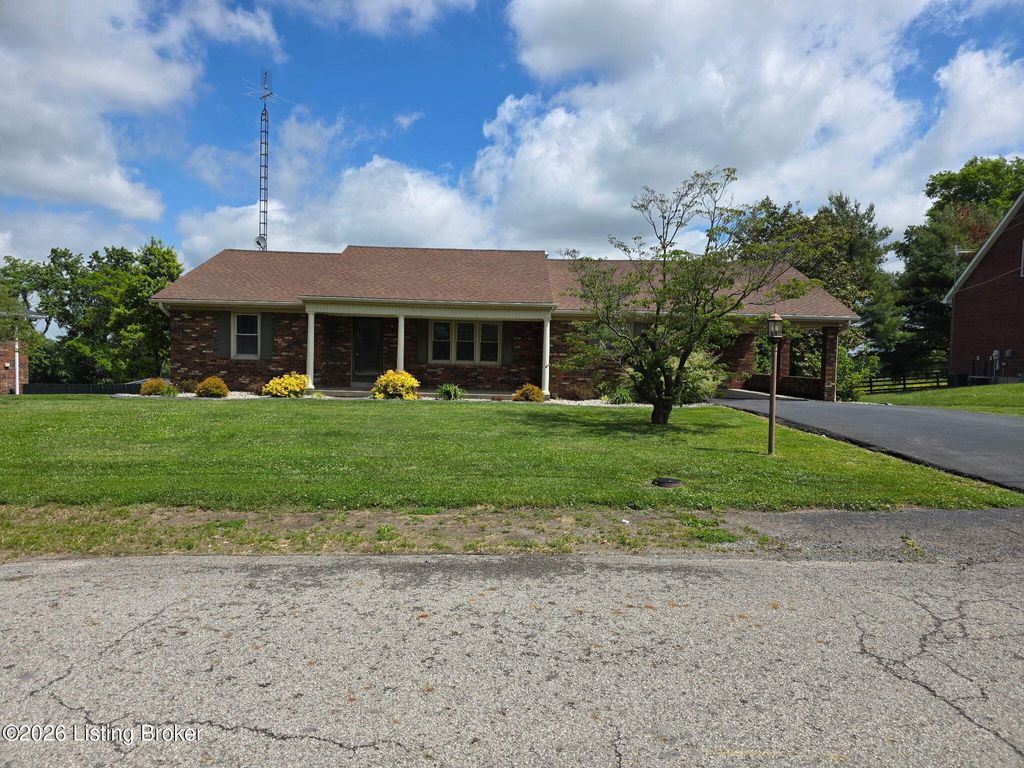 Photo of 309 E Grundy Ave, Springfield, KY 40069 (MLS # 1716977)