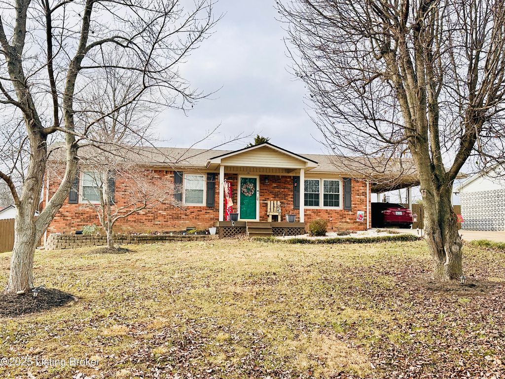 Photo of 1206 Hickorywood Dr, Leitchfield, KY 42754 (MLS # 1705272)