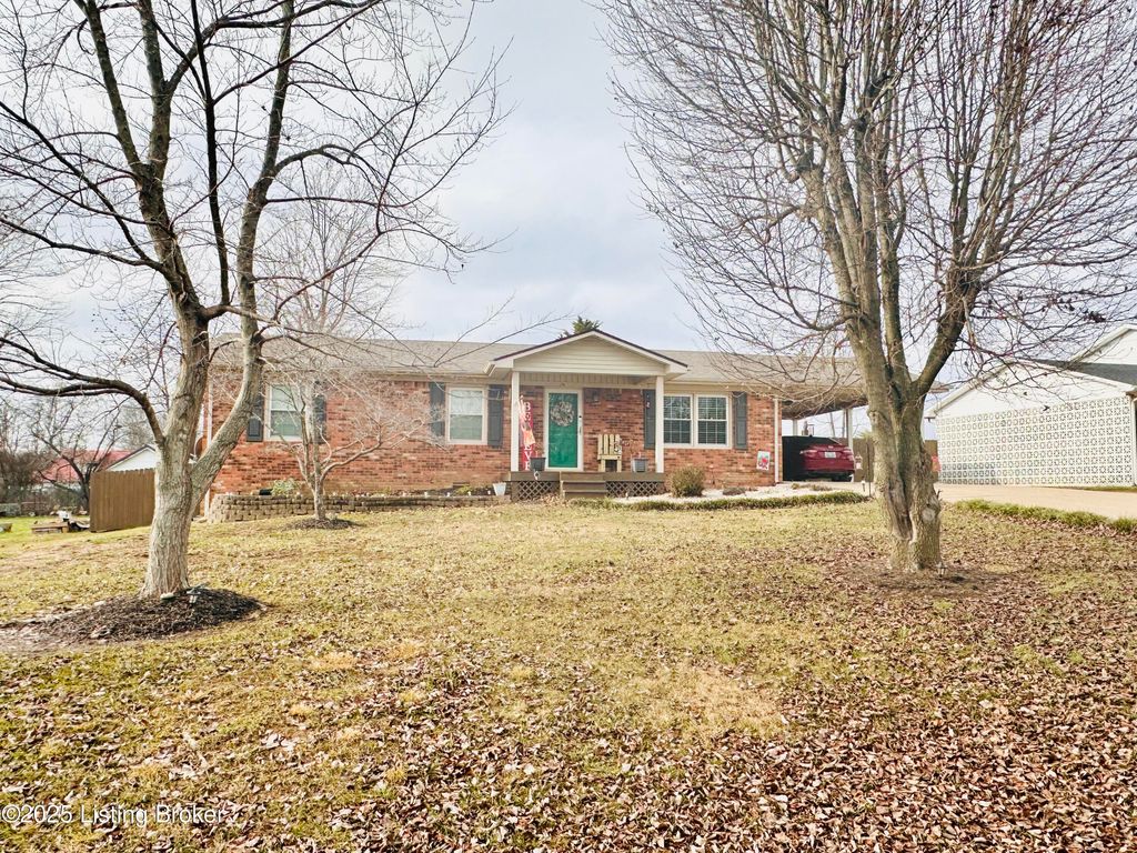 Photo of 1206 Hickorywood Dr, Leitchfield, KY 42754 (MLS # 1705272)