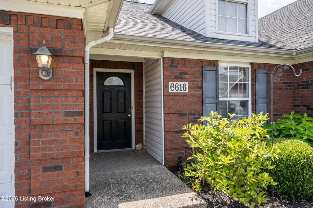 Photo of 6616 Woods Mill Dr, Louisville, KY 40272 (MLS # 1720325)
