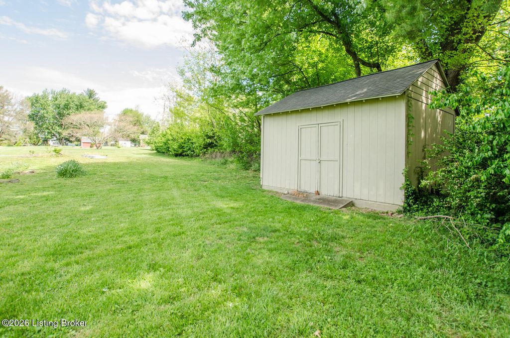 Photo of 318 Shadyview Dr, Eminence, KY 40019 (MLS # 1715247)