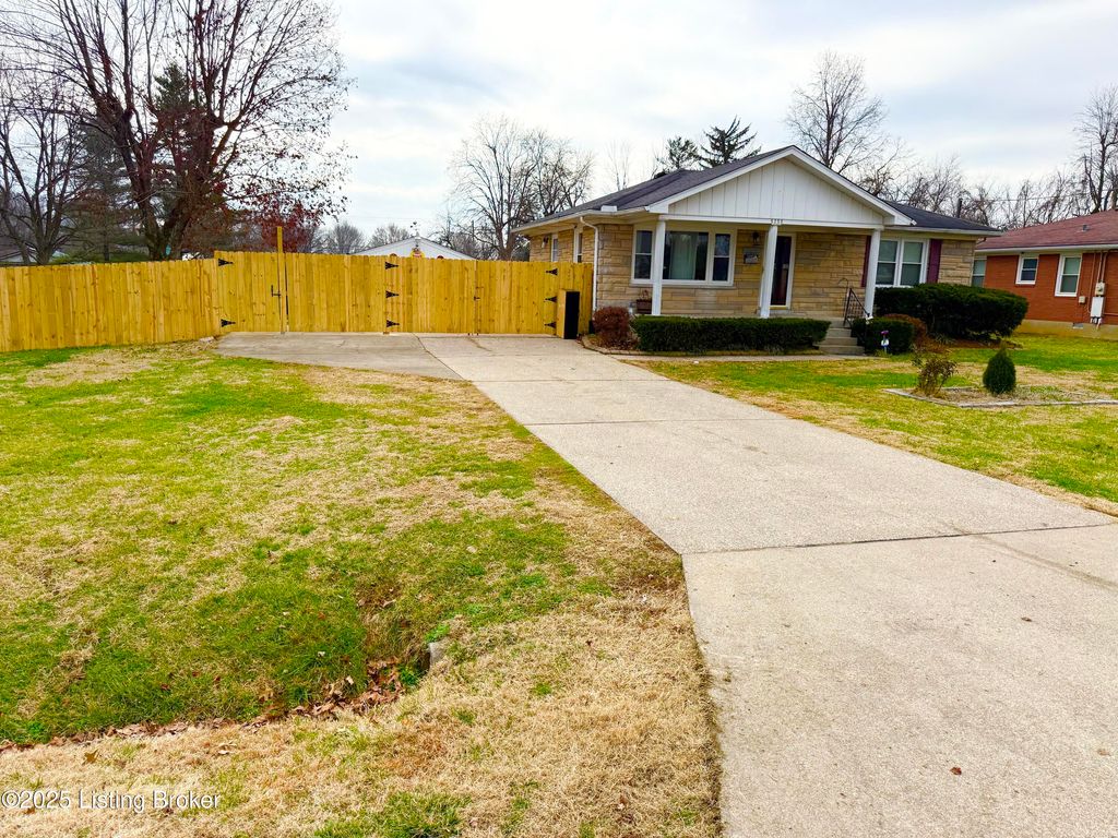 Photo of 5250 Julia Rd, Louisville, KY 40258 (MLS # 1705863)