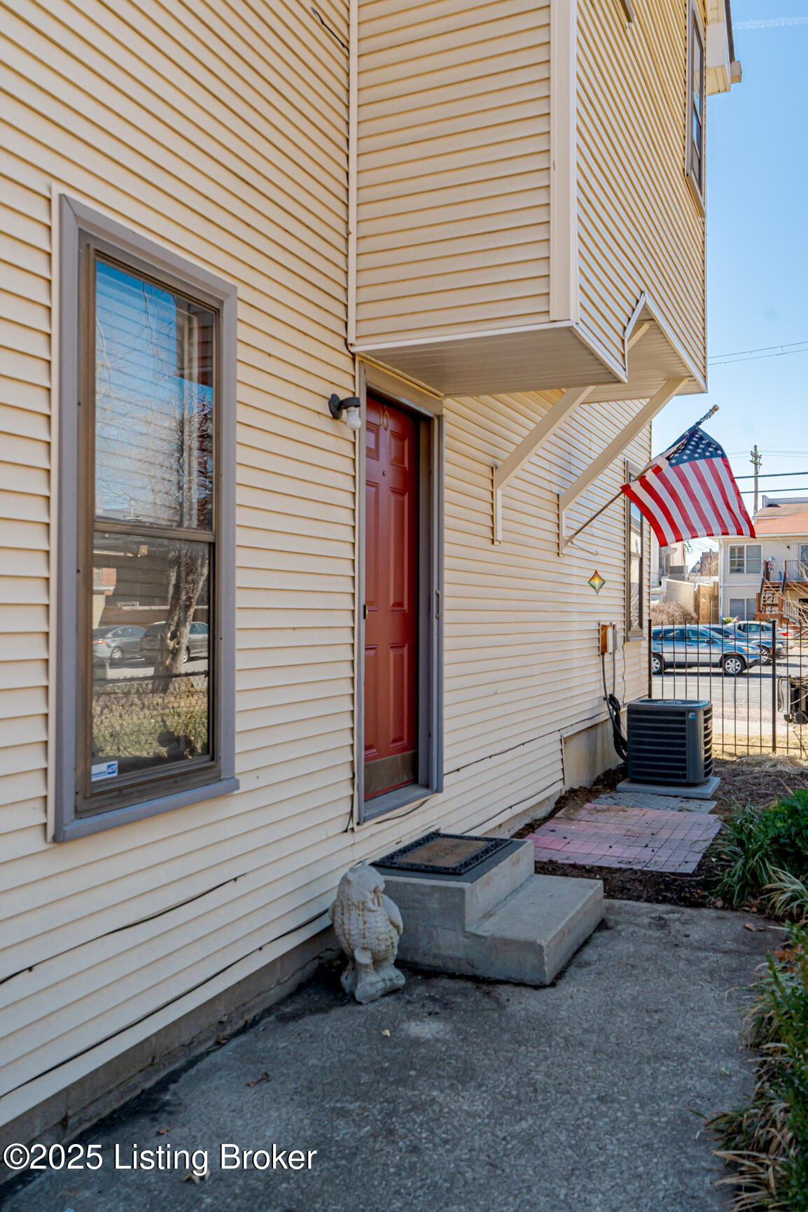 1140 S 1st St #10, Louisville, Kentucky image 2