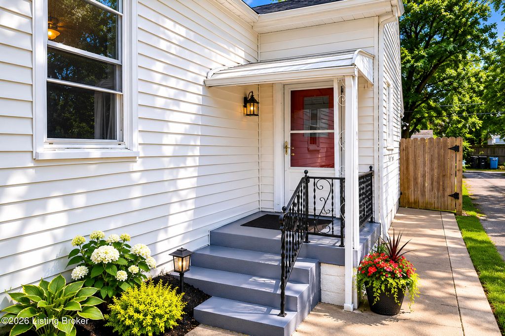 Photo of 826 Mulberry St, Louisville, KY 40217 (MLS # 1718445)