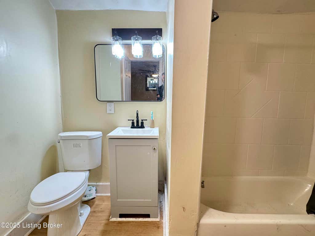 Photo of 1913 Duncan St, Louisville, KY 40203 (MLS # 1726466)