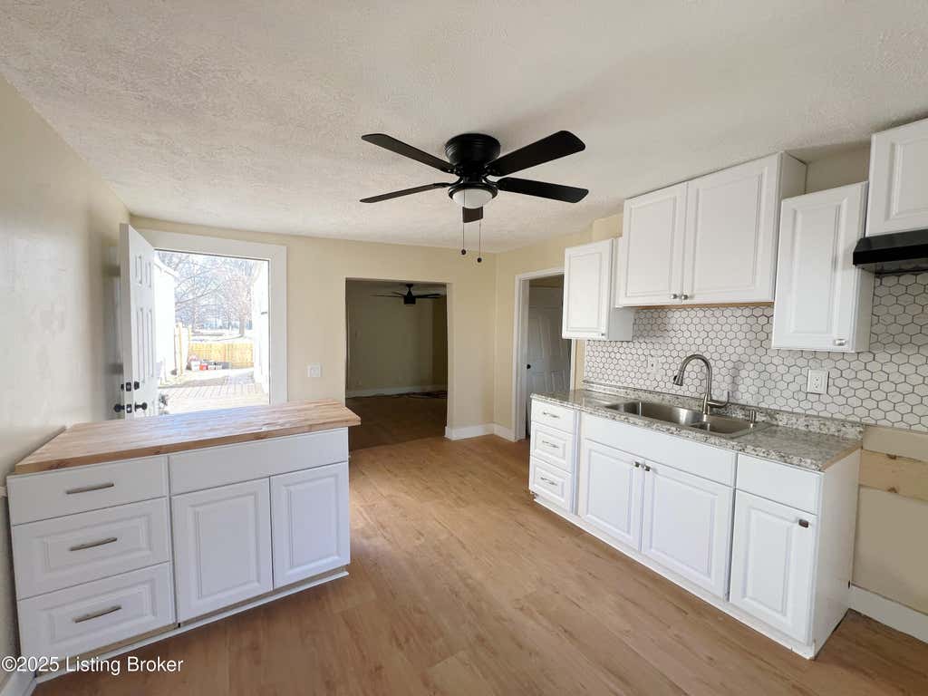 Photo of 1913 Duncan St, Louisville, KY 40203 (MLS # 1726466)