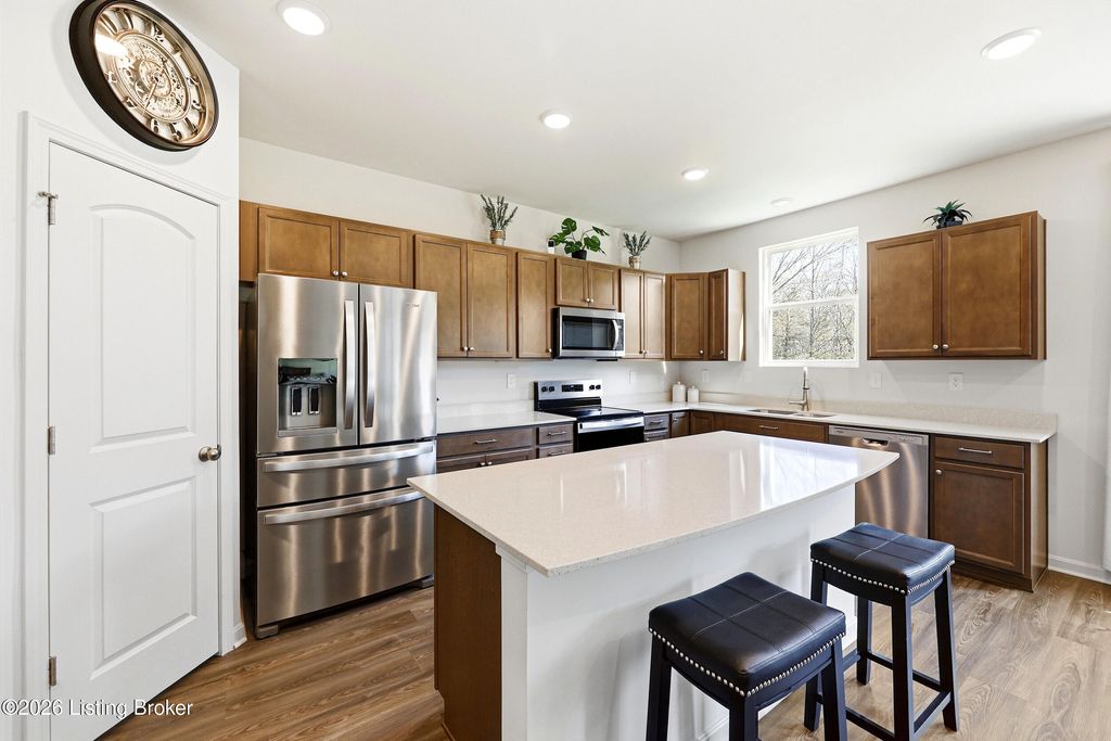 Photo of 4603 Golden Eagle Dr, Louisville, KY 40245 (MLS # 1714181)