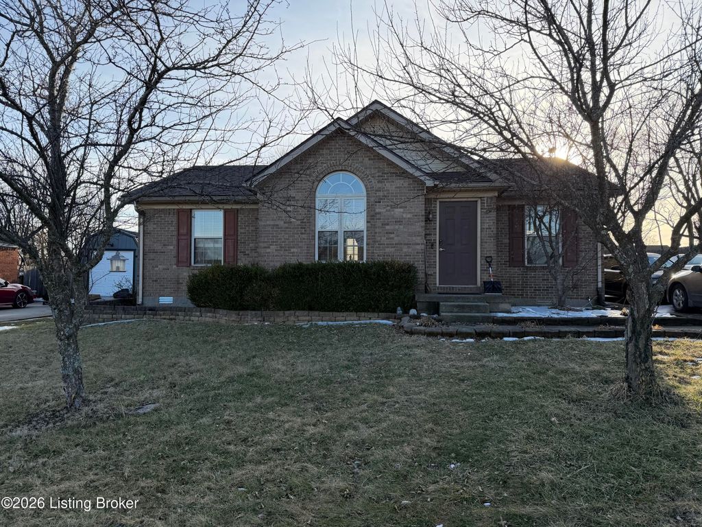 Photo of 111 Crystal Springs Dr, Bardstown, KY 40004 (MLS # 1708851)