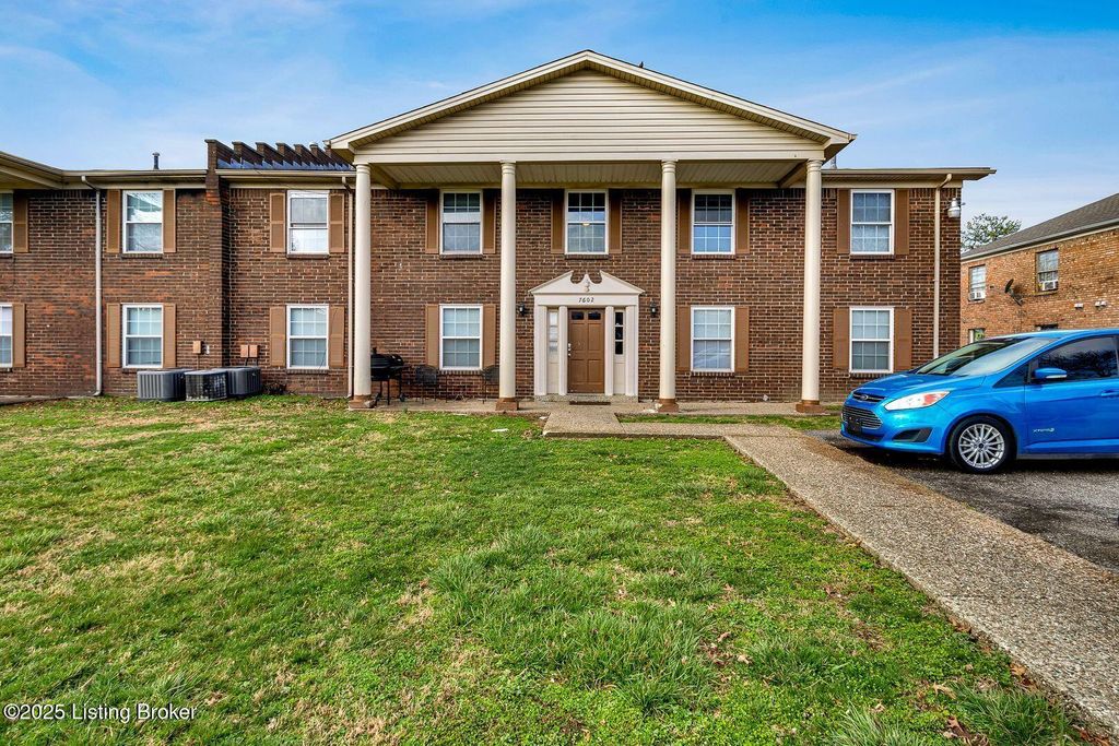 Photo of 601 Revolutionary Rd, Louisville, KY 40214 (MLS # 1701979)